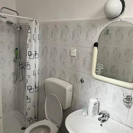 Vandrerhjem Door Tirana
